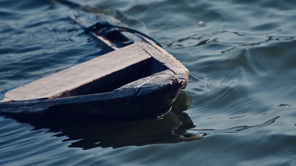 إنقاذ شخص ومخاوف من مقتل 50 بعد غرق قارب مهاجرين قبالة سواحل تونس