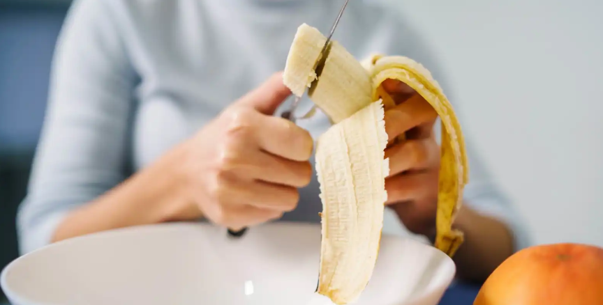 الموز وصحة الأمعاء ..  ماذا يحدث عند تناوله يوميًا؟