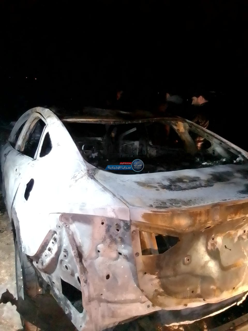 بالفيديو و الصور  ..  الامن لـ"سرايا": مجهول قييد "سائق تطبيقات" و اشعل النار في مركبته على طريق المطار