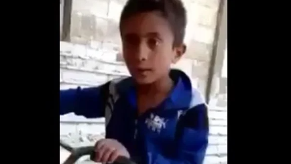 إرادة الله ..  رسالة مؤثرة من طفل سوري توفي أشقاؤه الثلاثة بسبب الزلزال ..  فيديو