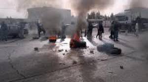 الحسينية  ..  أعمال شغب وإغلاق للطريق إحتجاجاً على "أحداث جامعة الحسين"