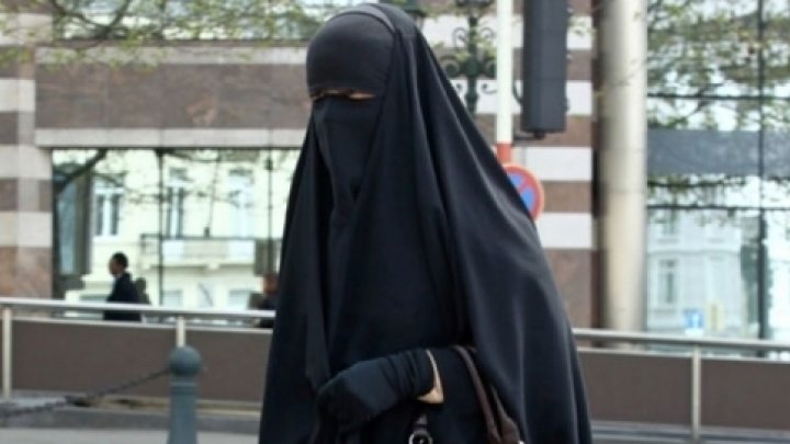 طرد مواطنة خليجية من قاعة الأوبرا في باريس بسبب ارتدائها النقاب