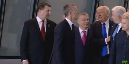 بالفيديو ..  "تنحى جانبا يا هذا" ..  ترامب يزيح رئيس وزراء الجبل الأسود ليكون في الصف الأول