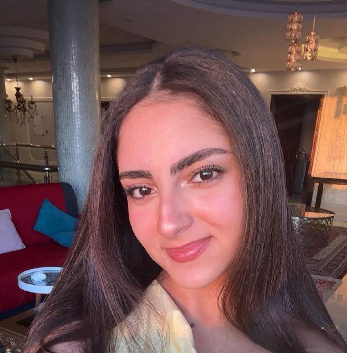 منى العواملة  ..  مبارك النجاح 