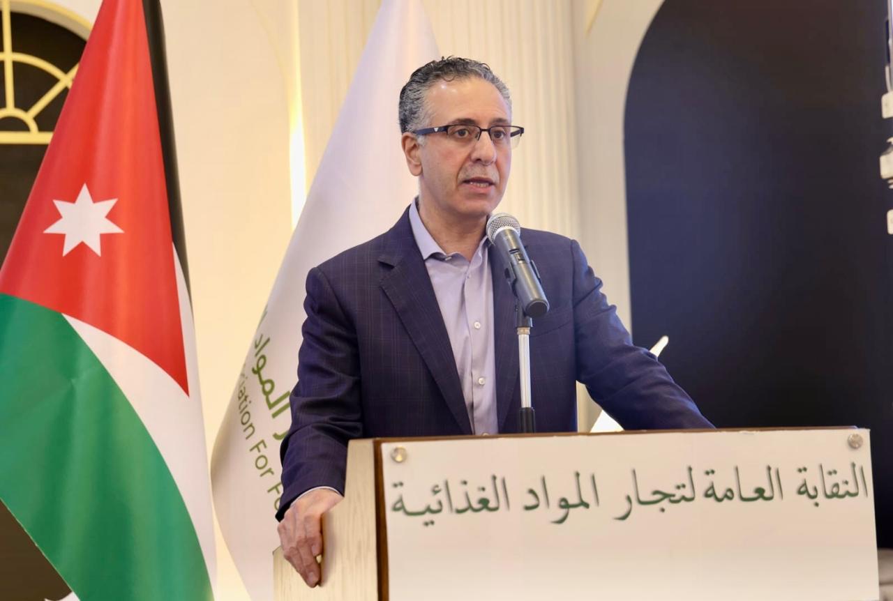 القضاة: الحكومة ملتزمة بدعم قطاع المواد الغذائية 