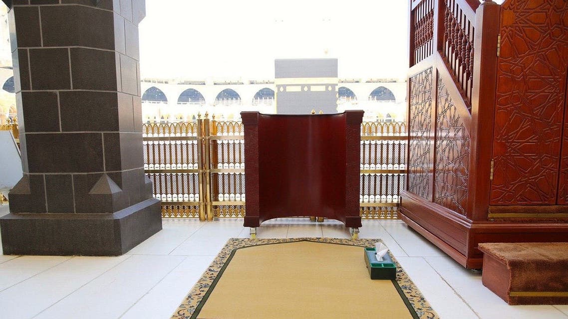 هذه طريقة تجهيز منبر "خطيب الجمعة" في المسجد الحرام
