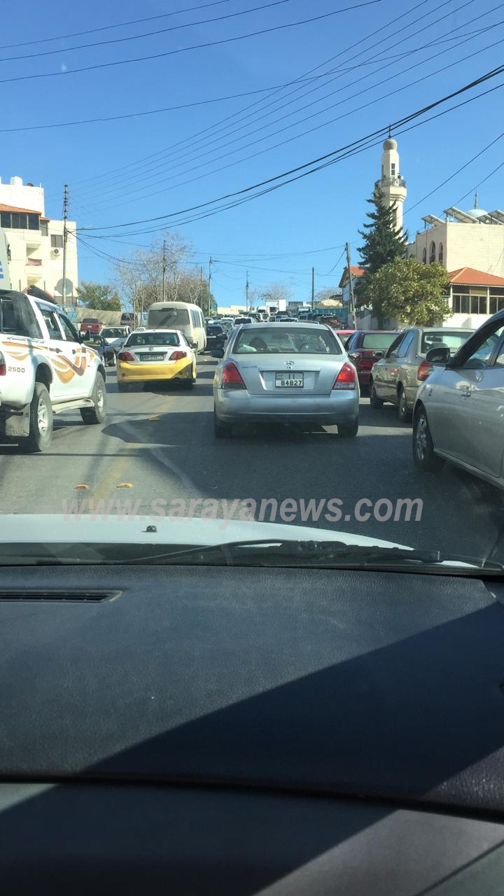 بالصور  ..  أعمال أنشانية تسبب أزمة مرورية خانقة في صويلح  .. وامانة عمان ترد