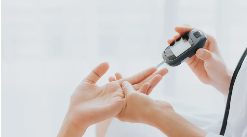 لغز السكر والقلب ..  لماذا تواجه النساء المصابات بالسكري خطراً أكبر؟