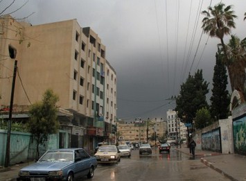 بالصور  ..   "برَد إبريل" يكسو غزة و موجة أمطار قوية متوقعة