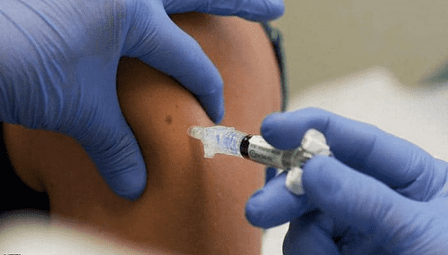 تطعيم 20 الف طفل ضد كورونا في الأردن