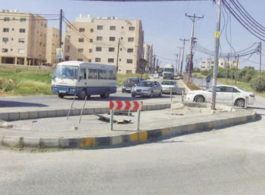 "دوار مستطيل" يثير استهجان سكان وسائقين في إربد .. صورة