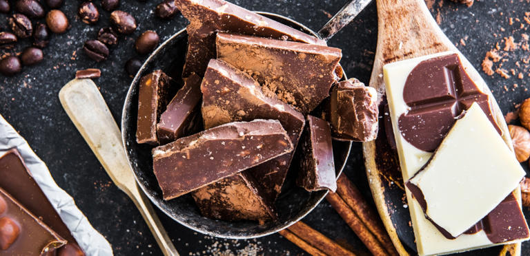 هل أكل الشوكولاتة في المنام بشارة خير؟ إليكم التفسيرات كاملةً