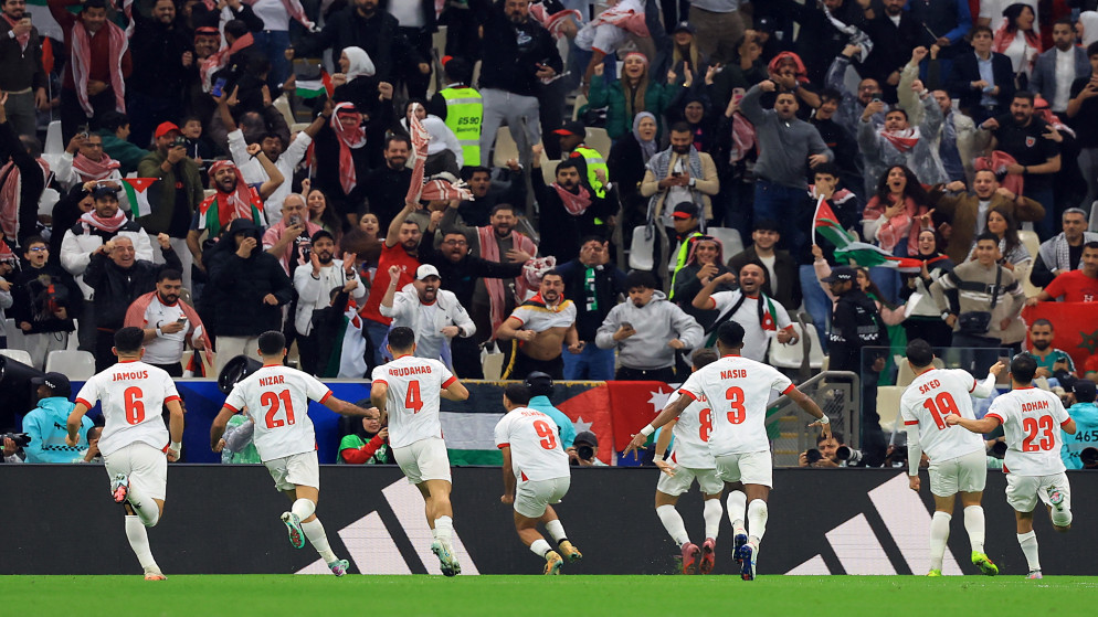 شاهد ردود فعل الجمهور على احداث الشوط الأول