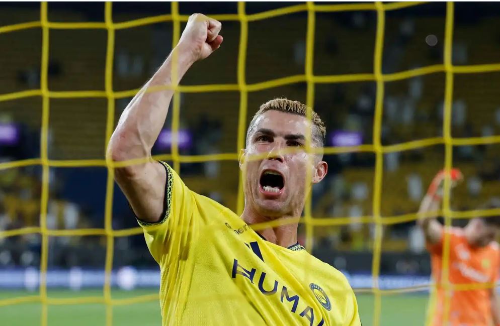 كريستيانو رونالدو يخطف الأنظار بلفتة إنسانية مع لاعب أبها بعد إصابته (فيديو)  