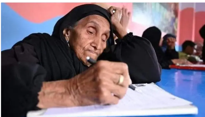 محت أميتها بعمر الـ87 ..  وفاة المسنة المصرية زبيدة