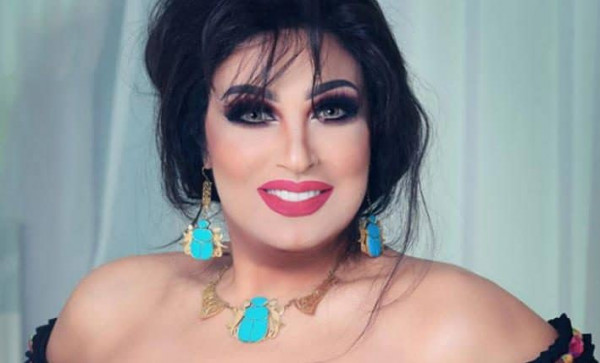بالفيديو  ..  وصلة رقص لفيفي عبده على الشاطئ تثير الجدل!
