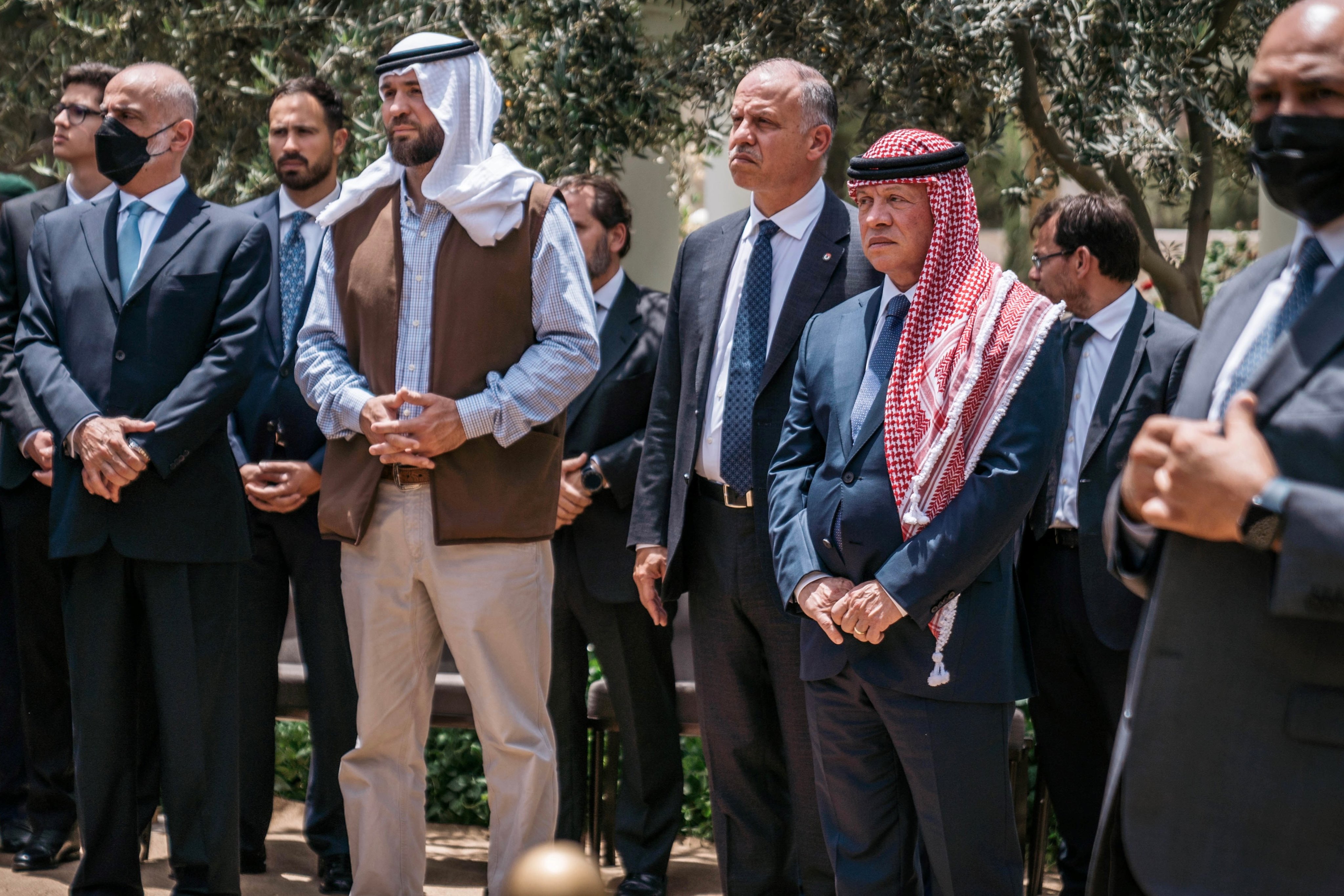 الملك يشارك بتشييع جثمان والد الملكة الدكتور فيصل الياسين 
