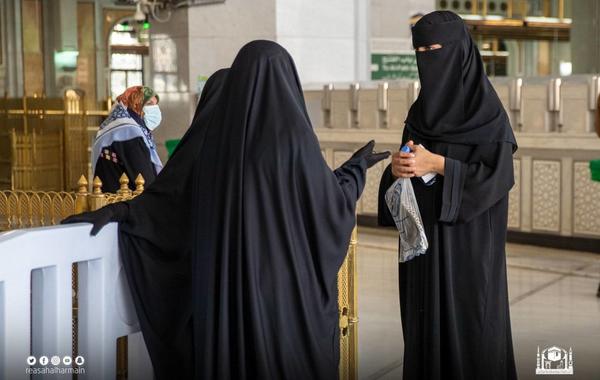 تعرفوا على إنجازات المرأة السعودية في خدمة قاصدات البيت الحرام