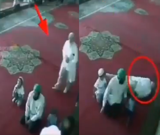 بالفيديو  ..  حُسن الخاتمة في مسجد  ..  رجل تصدّق على طفلين ثمّ فاضت روحه إلى بارئها