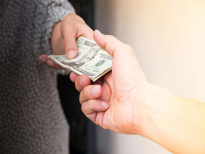 تفسير حلم رؤية إعطاء الميت نقود في المنام لابن سيرين