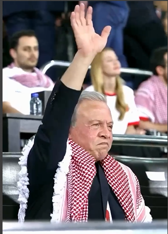 مشاهد جديدة لجلالة الملك خلال حضوره مباراة الأردن والعراق  ..  فيديو 