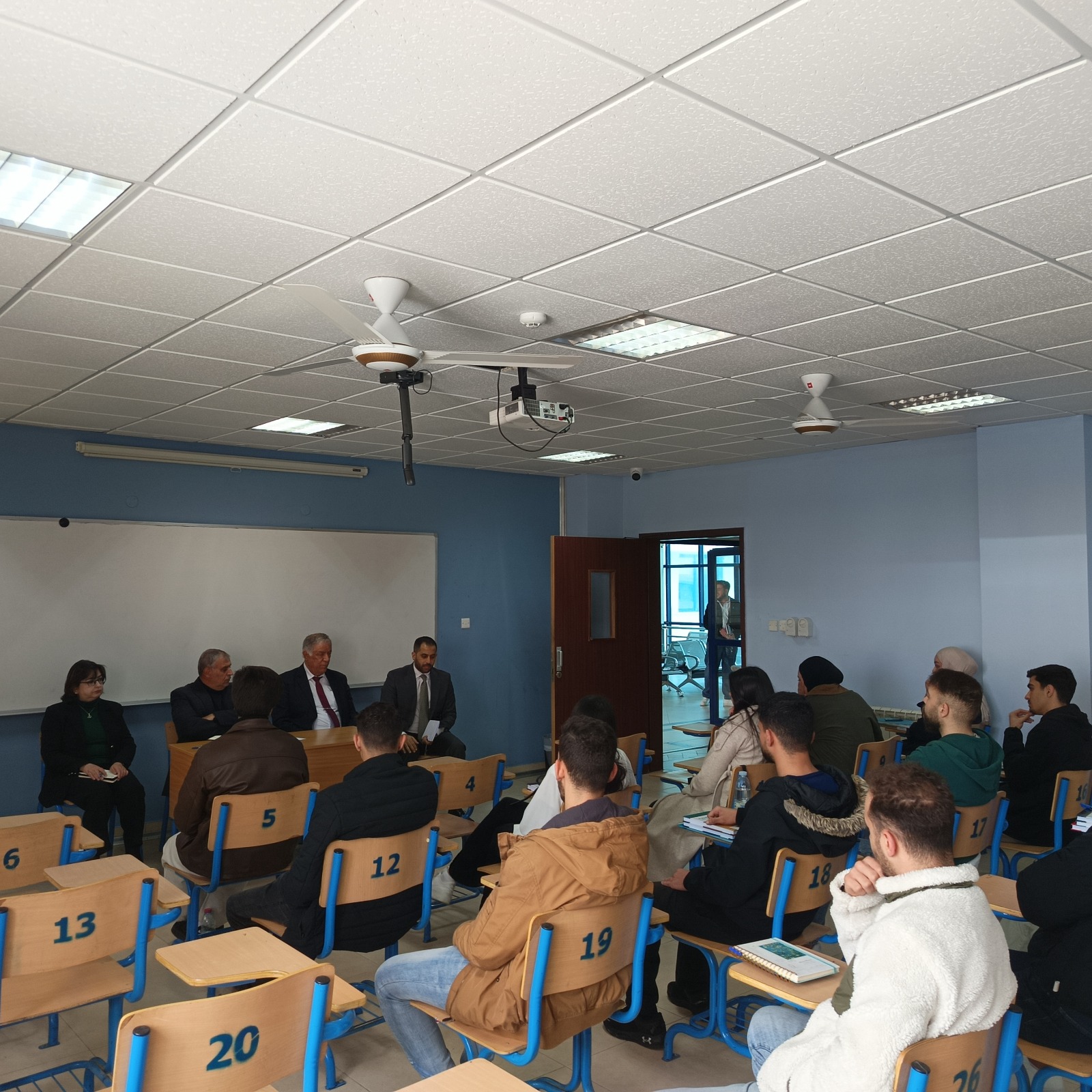 كلية الحقوق في جامعة البترا تطلق مبادرة "الساعة القانونية المفتوحة"