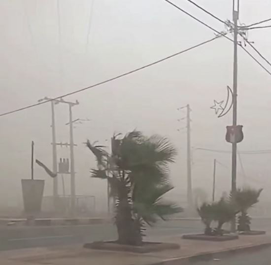 تحذيرات من تدني الرؤية بسبب الغبار في المناطق الشرقية ..  فيديو