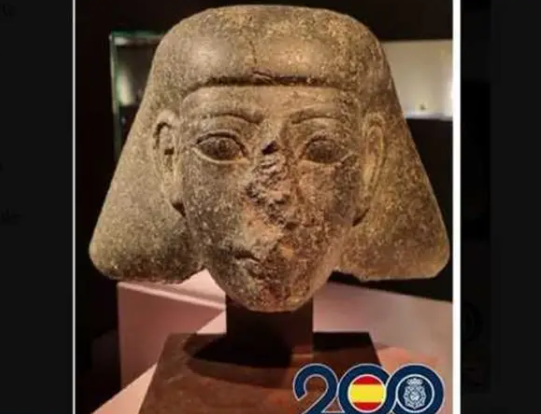 عمره 3500 عام ..  هولندا تعيد تمثال مسؤول من عهد تحتمس الثالث إلى مصر