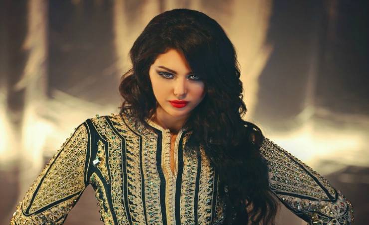 سبب غريب تخشاه الفنانة المغربية ابتسام تسكت يمنعها من إجراء عملية تجميل!