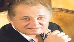 لماذا ترك محمود عبد العزيز الفن واتجه لبيع الصحف؟