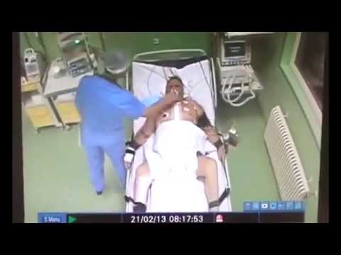 طبيب يعتدي على مريض خرج حديثاً من عملية قلب