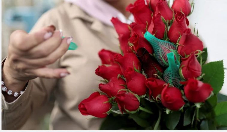 ليست مجرد زهور ..  "اقتصاد الفالنتاين" ينمو بقوة ليلامس 29 مليار دولار في 2026