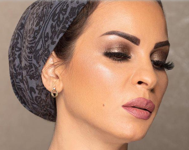 والدة حلا الترك تثير الجدل: هل تخلت عن الحجاب؟