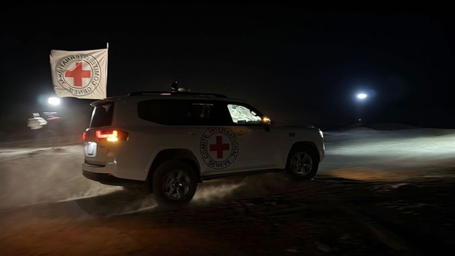  الصليب الأحمر يتسلم جثة أسير إسرائيلي بغزة