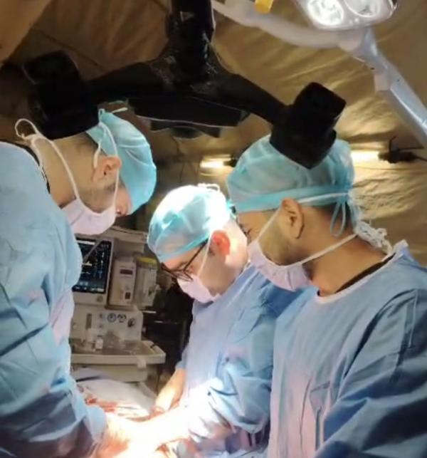 طواقم الميداني الأردني جنوب غزة تنقذ حياة طفل