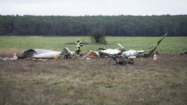 مصرع شخصين في تحطم طائرة صغيرة بألمانيا