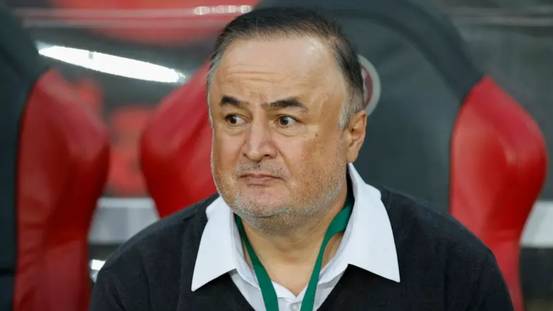 أزمة قلبية ..  وفاة مدرب النجمة اللبناني بعد مغادرته بيروت