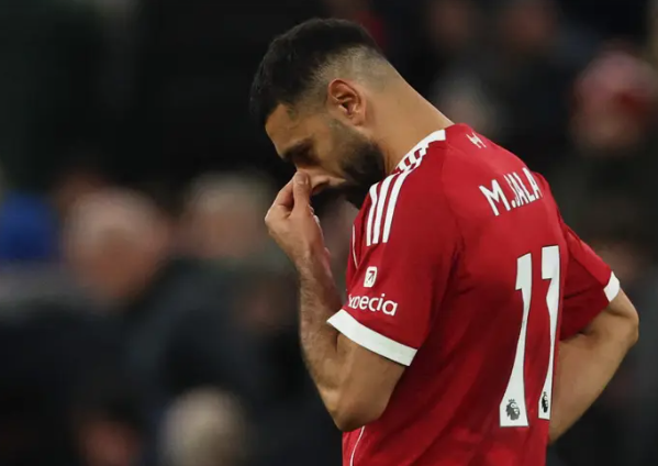 أسطورة ليفربول في هجوم قاس على صلاح: لا يهتم إلا بالأموال والعقود