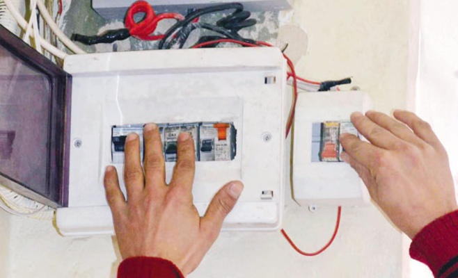  عمان : جابي شركة الكهرباء يتسبب بقطع الكهرباء عن المواطنين