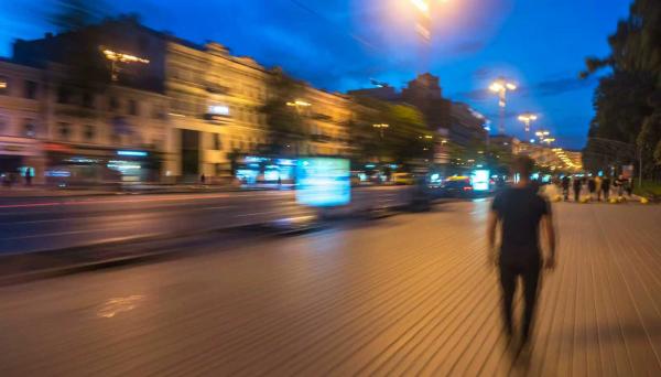 دراسة تحذّر الرجال من السير في الشوارع الواسعة