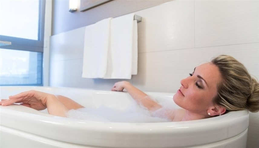 زيت الجسم أفضل من اللوشن لمنح البشرة ملمساً ناعماً