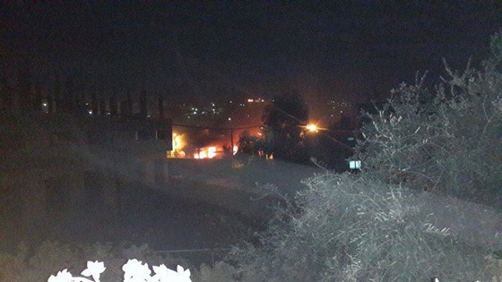 بالصور : إصابة دركي وحرق منزل المتصرف بإحتجاجات في الكورة