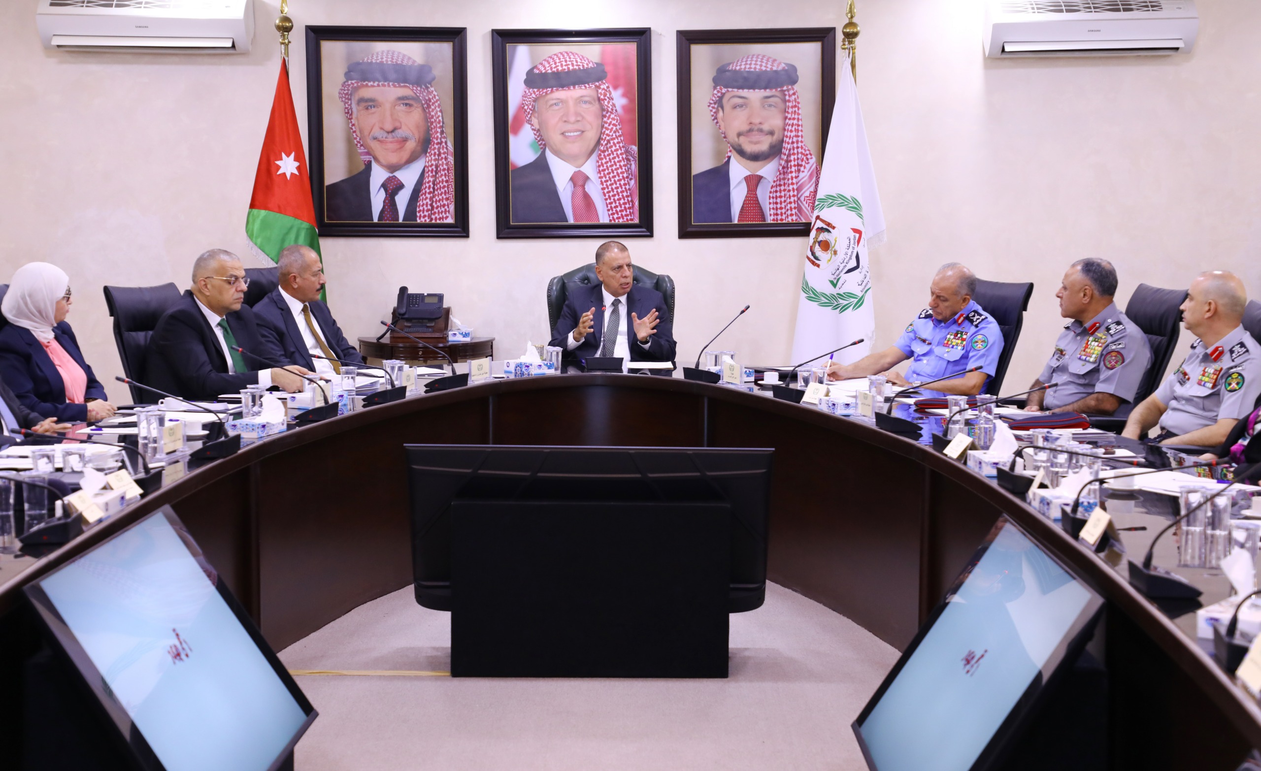 وزير الداخلية يترأس اجتماعا للمجلس الأعلى للدفاع المدني