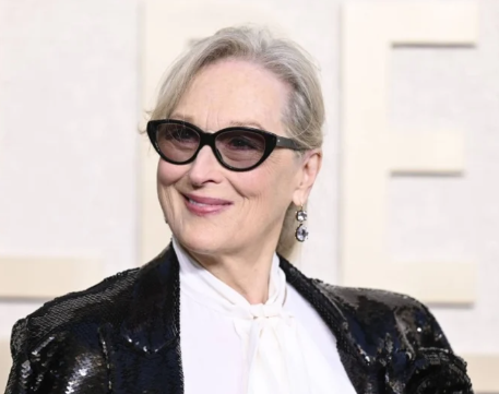 كيف تصبح خصلات الشيب سر جاذبيتك على طريقة النجمات؟