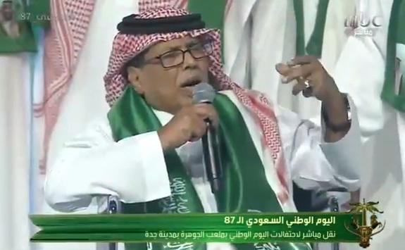 بالفيديو ..  أبو بكر سالم يغني على كرسي متحرك