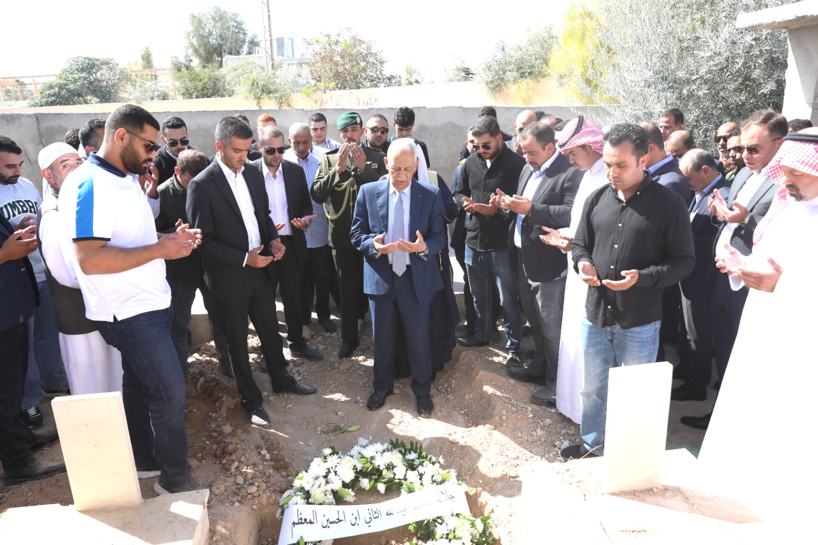 مندوبًا عن الملك وولي العهد ..  العيسوي يشارك في تشييع جثمان الشاب فواز أبو تايه