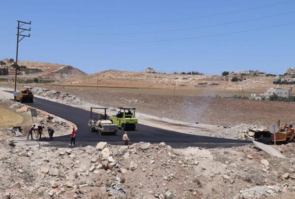 إعادة تأهيل طريق يربط بين شارع الـ 100 وطريق شطنا في إربد