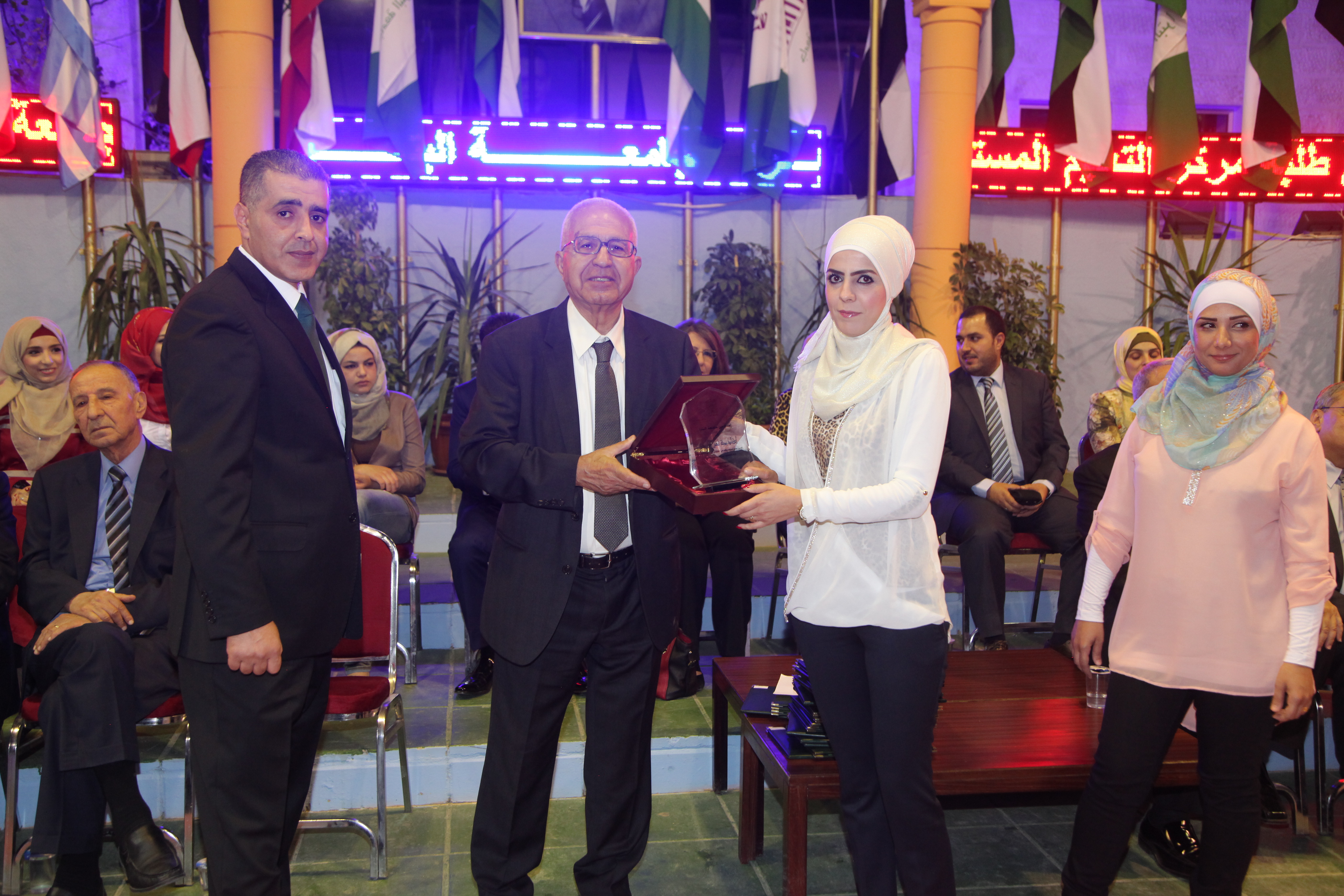 نائب رئيس جامعة البترا يرعى حفل تخريج طلبة الدبلوم التدريبي في مركز التعليم المستمر 
