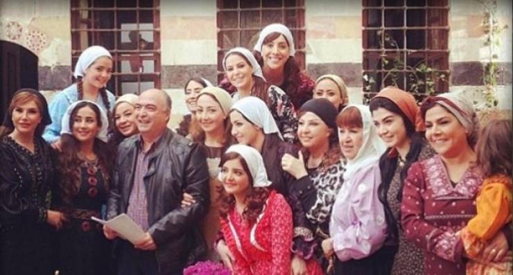 بالصور ..  نجمة 'باب الحارة' الجديدة تتخطى الجرأة بآخر إطلالتها!