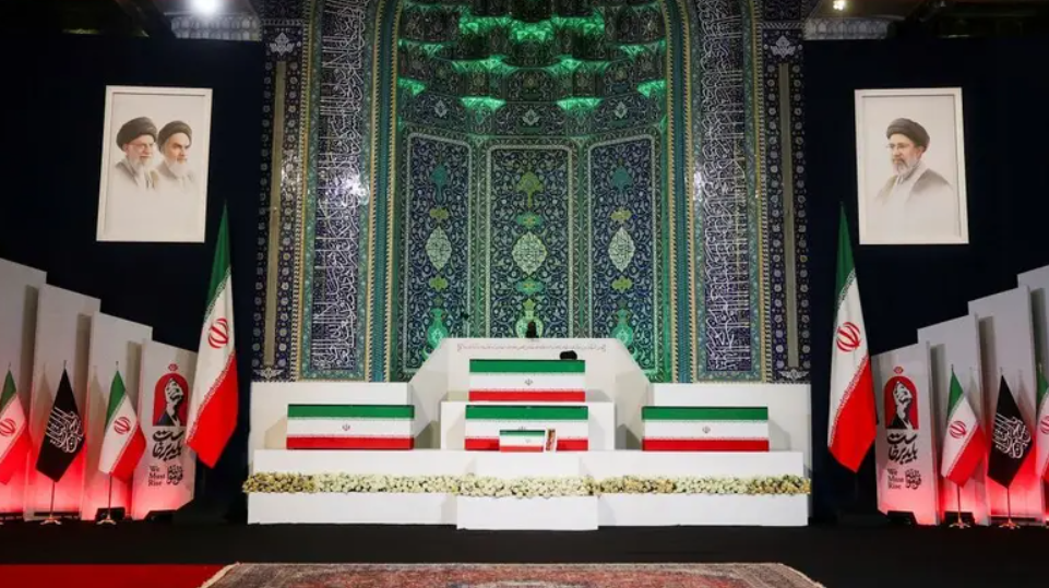إيران تبدأ مراسم تشييع جنازة المرشد علي خامنئي في طهران